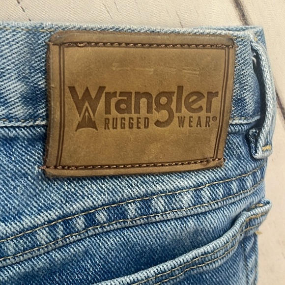 Vintage Wrangler Cutoffs Rugged Wear
Size Men’s 32 - Picture 3 of 4